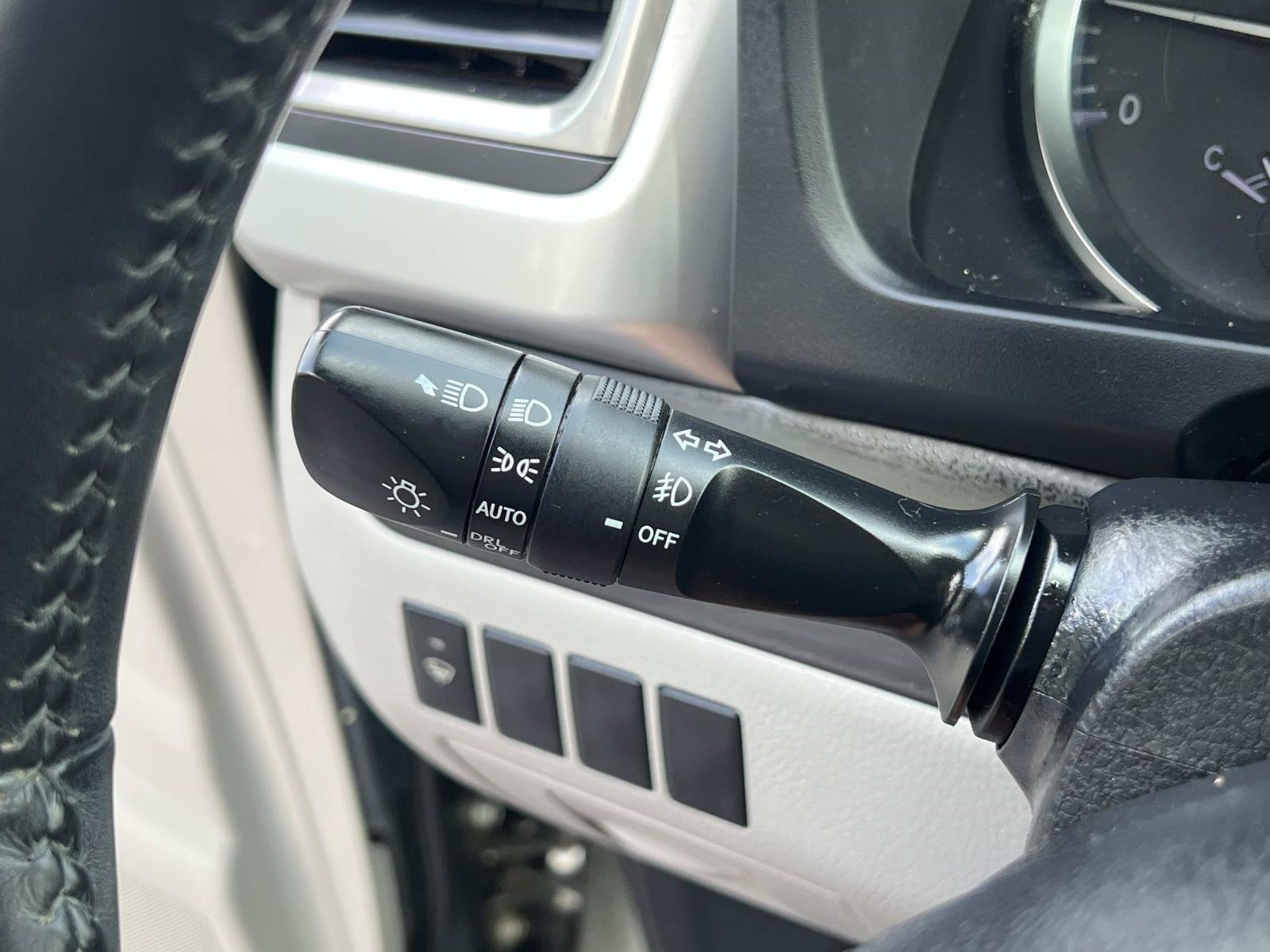 Used 2019 Toyota Highlander Plus FWD image 25