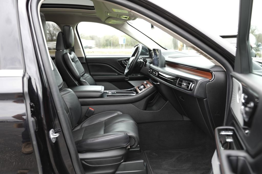 Used 2023 Lincoln Aviator Reserve w/ Equipment Group 201A image 30