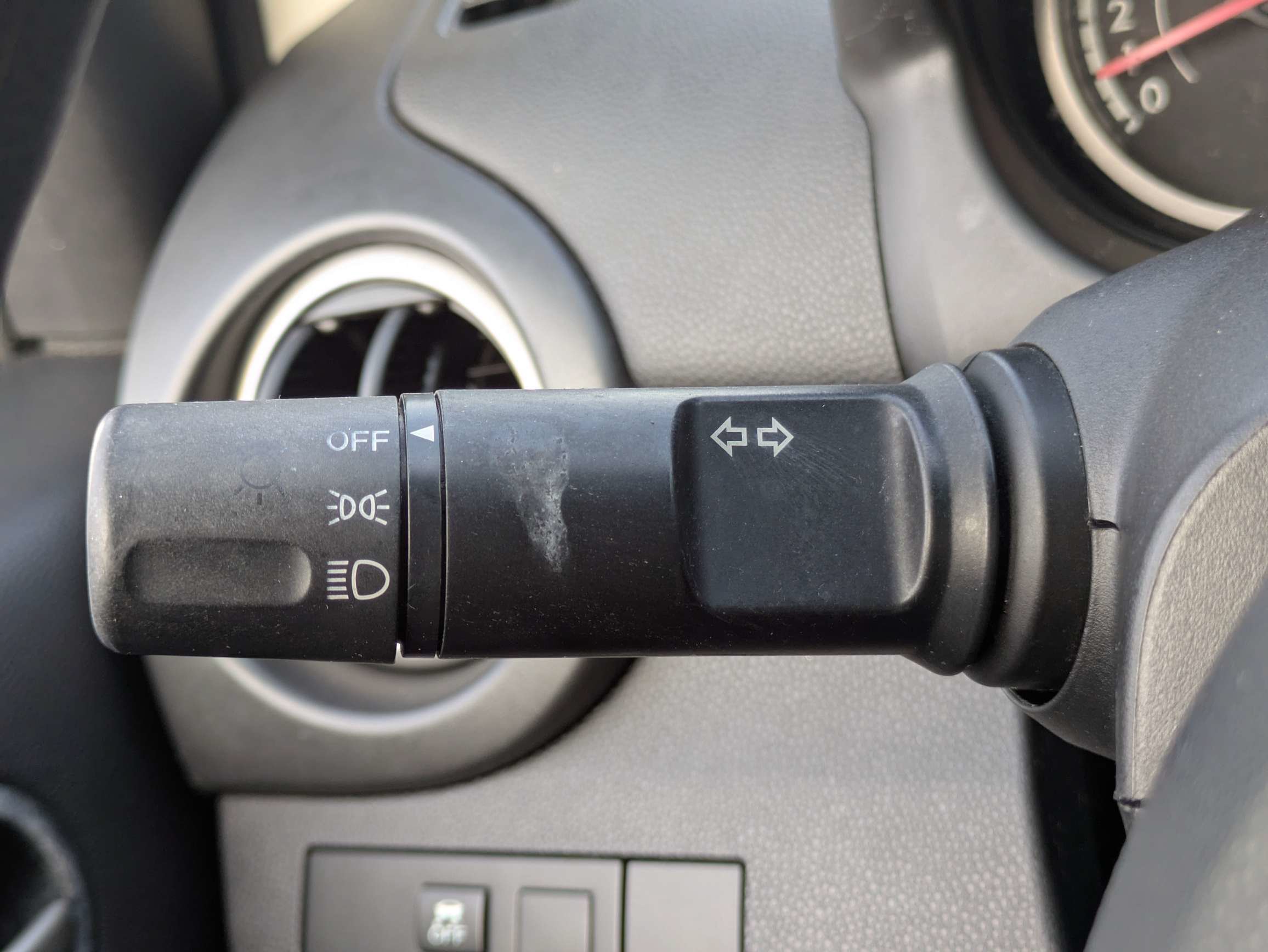 Used 2013 MAZDA MAZDA2 Sport FWD image 22