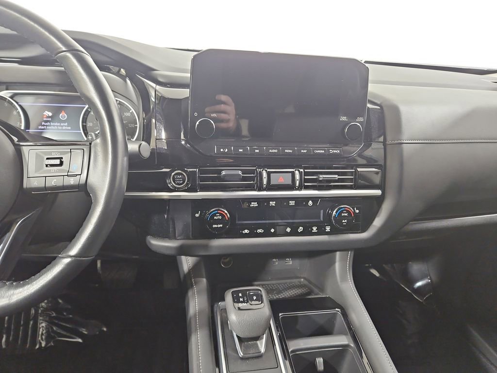 Used 2024 Nissan Pathfinder SL AWD/4WD image 18