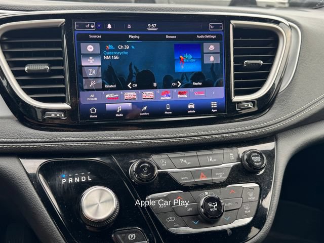 Used 2021 Chrysler Pacifica Touring w/ S Appearance Package FWD image 7