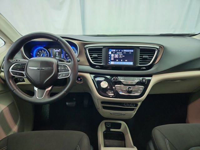 Used 2023 Chrysler Voyager LX FWD image 13