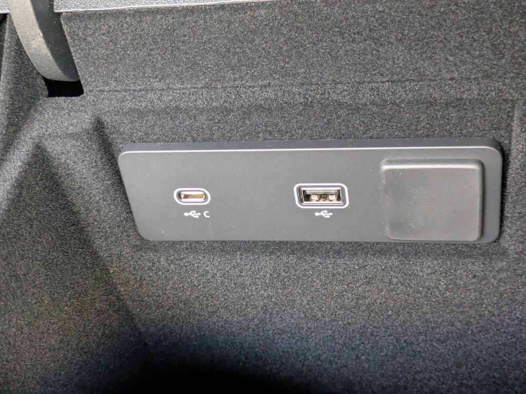 New 2026 Jaguar F-PACE SVR image 26