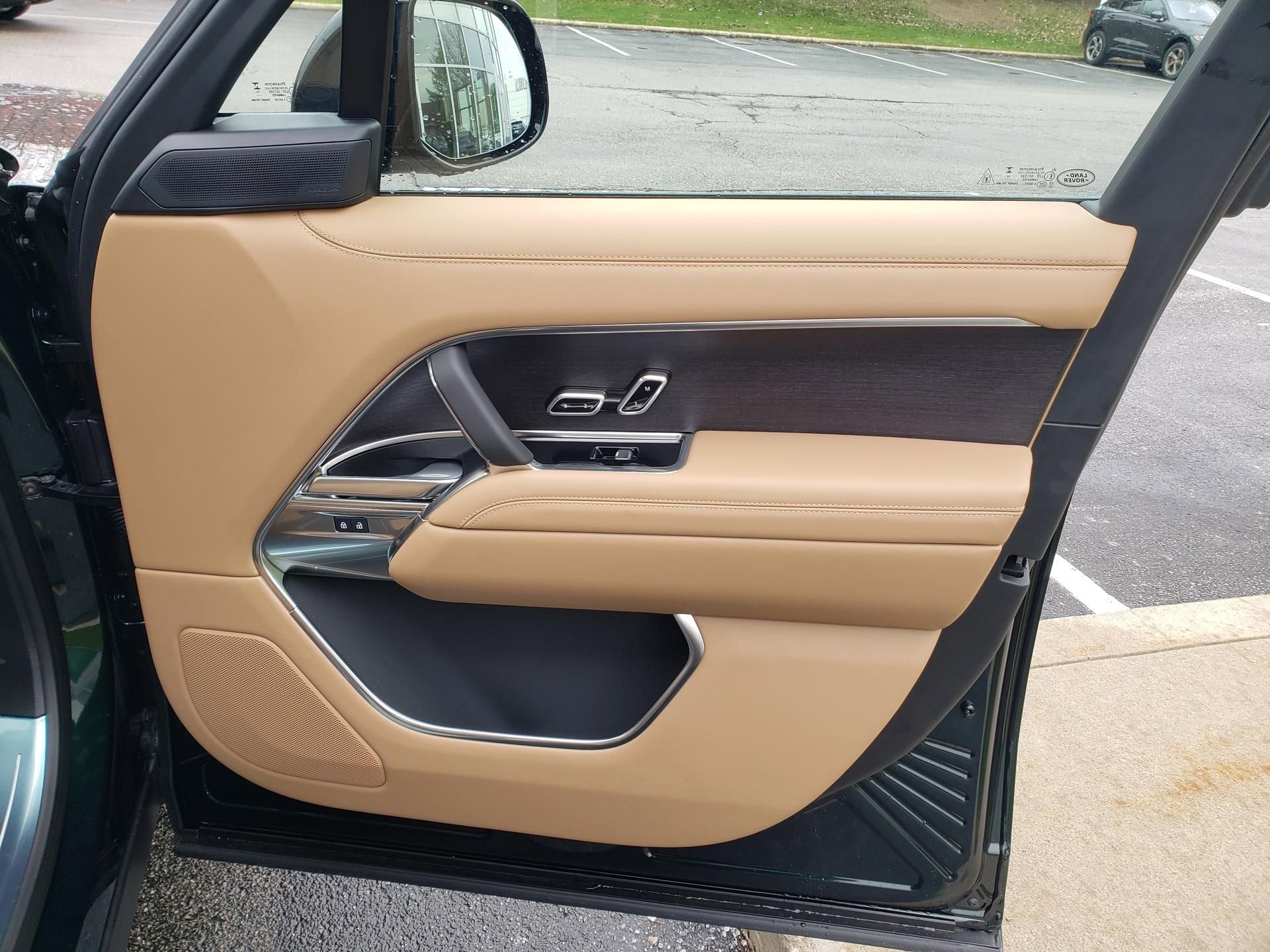 New 2026 Land Rover Range Rover SE image 18