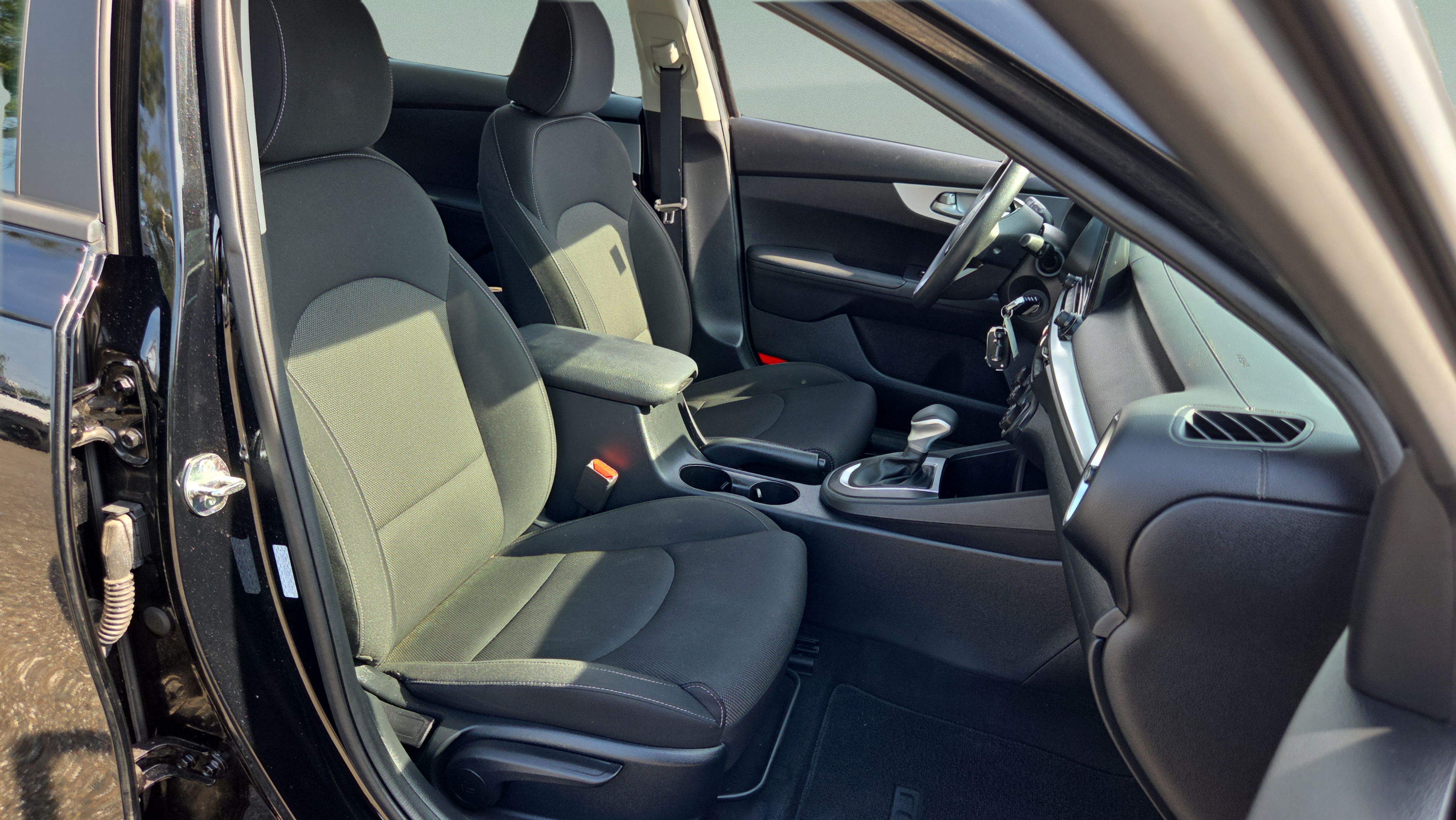 Used 2024 Kia Forte LXS w/ LXS Technology Package FWD image 15