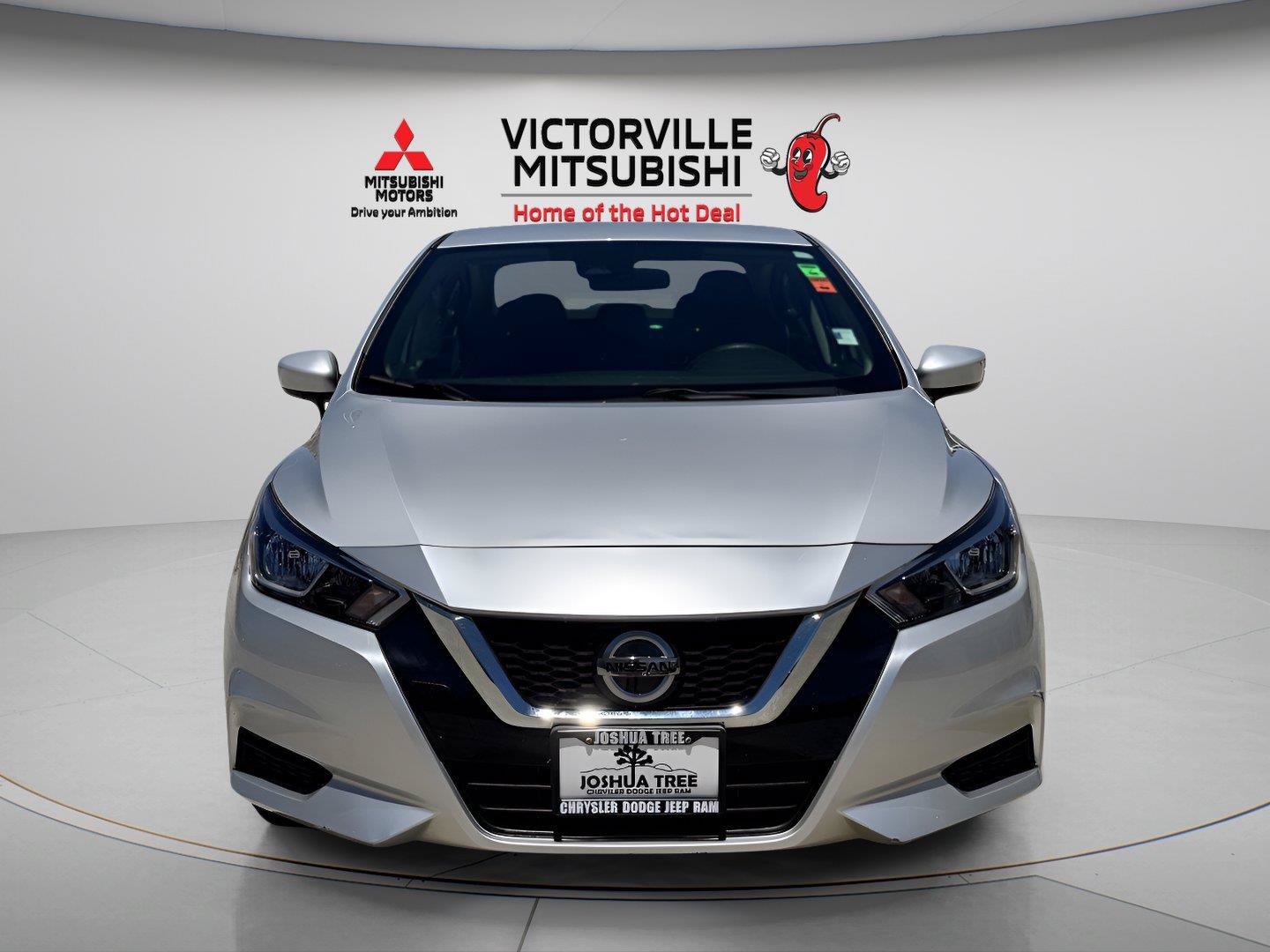 Used 2022 Nissan Versa SV FWD image 2