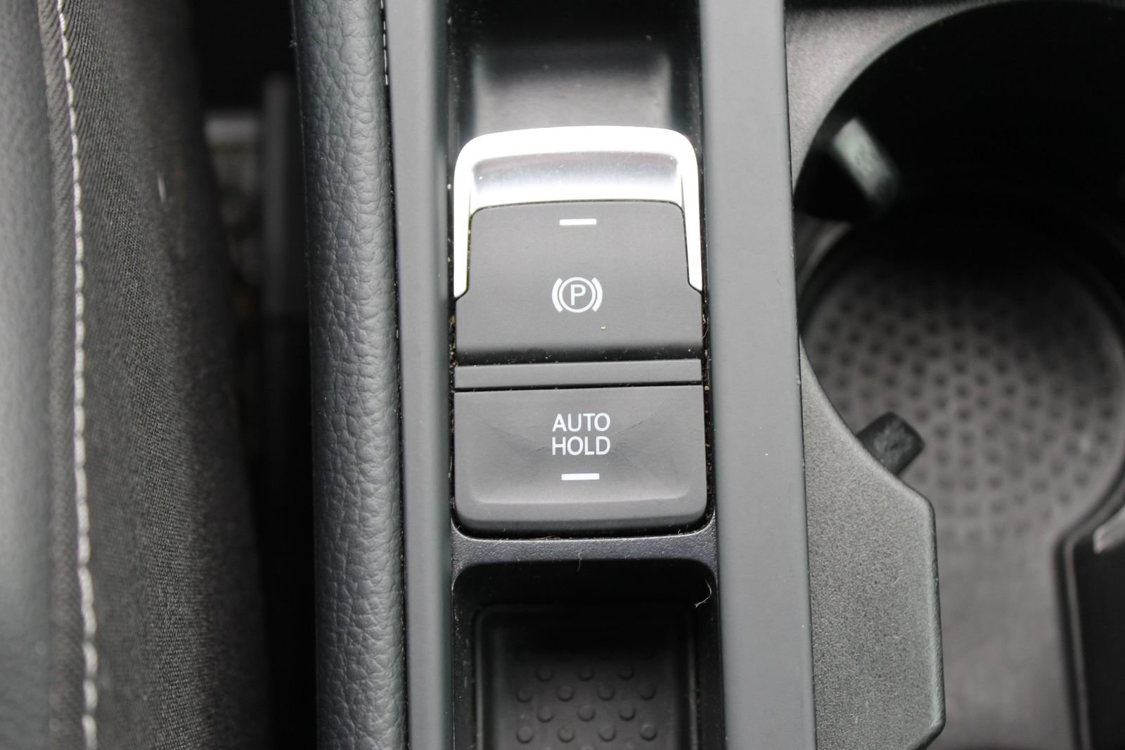 Used 2015 Volkswagen Golf R R image 31