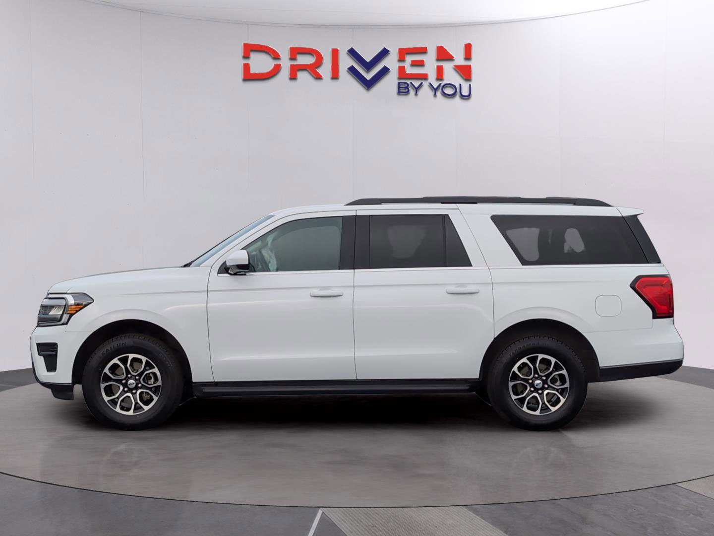 Used 2024 Ford Expedition Max XLT image 2