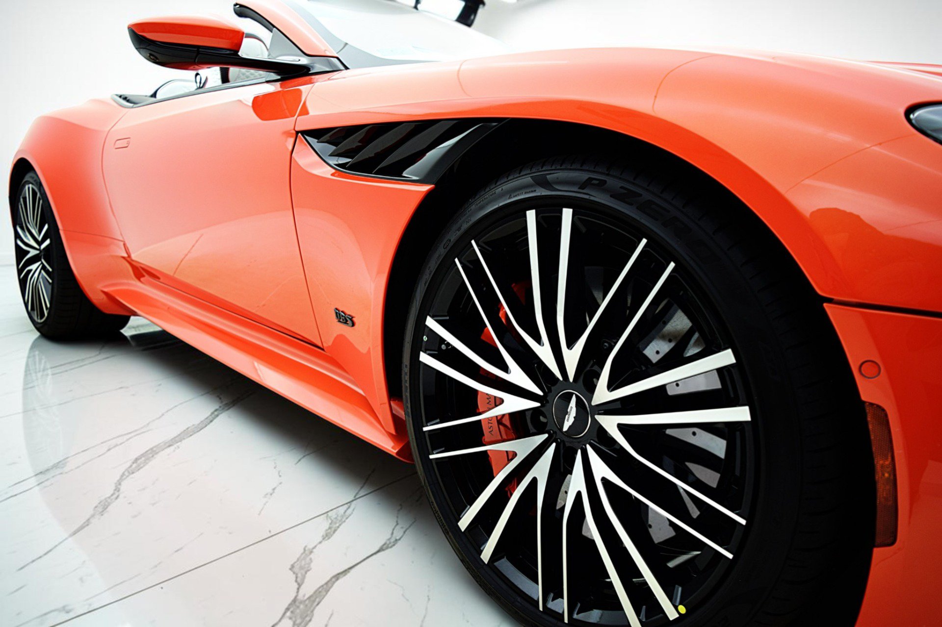 Used 2023 Aston Martin DBS Superleggera Volante RWD image 25