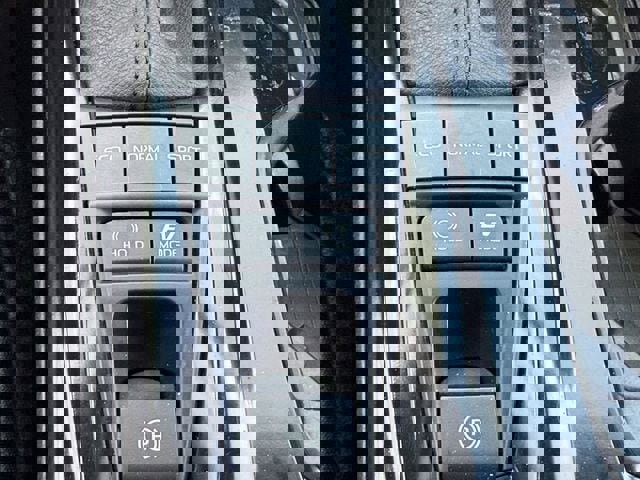 Used 2025 Toyota Camry SE w/ Convenience Package image 21