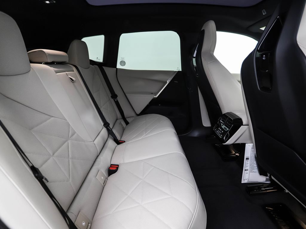 New 2026 BMW iX xDrive60 image 28
