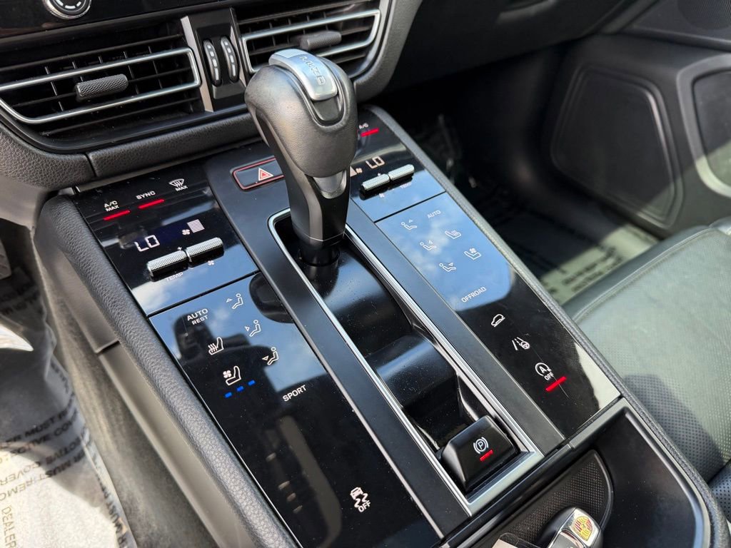 Used 2024 Porsche Macan AWD/4WD image 25