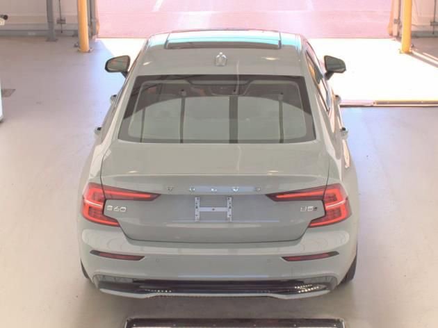 Used 2025 Volvo S60 B5 Core image 4