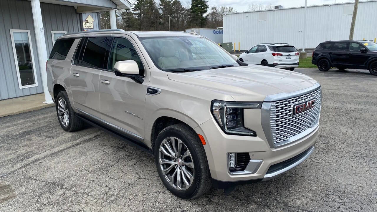 Used 2021 GMC Yukon XL Denali w/ Denali Premium Package image 10