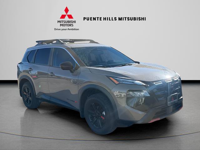 Used 2025 Nissan Rogue SV image 3