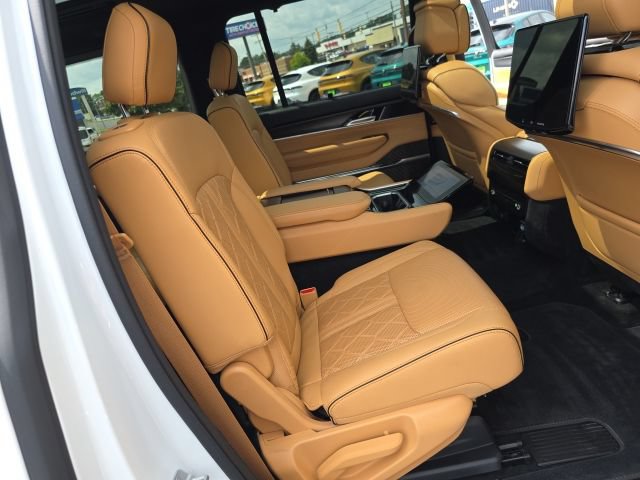 Used 2025 Jeep Grand Wagoneer Series III w/ Rear Seat Video Group 1 AWD/4WD image 48