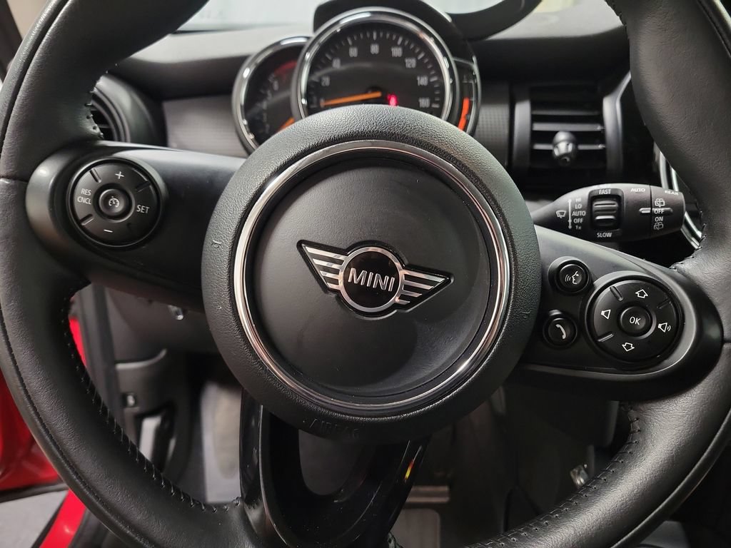 Used 2021 MINI Cooper 2-Door Hardtop FWD image 22