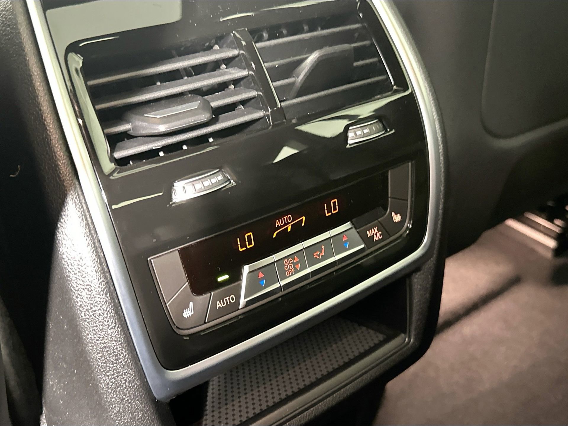 New 2026 BMW X6 xDrive40i w/ Executive Package image 26