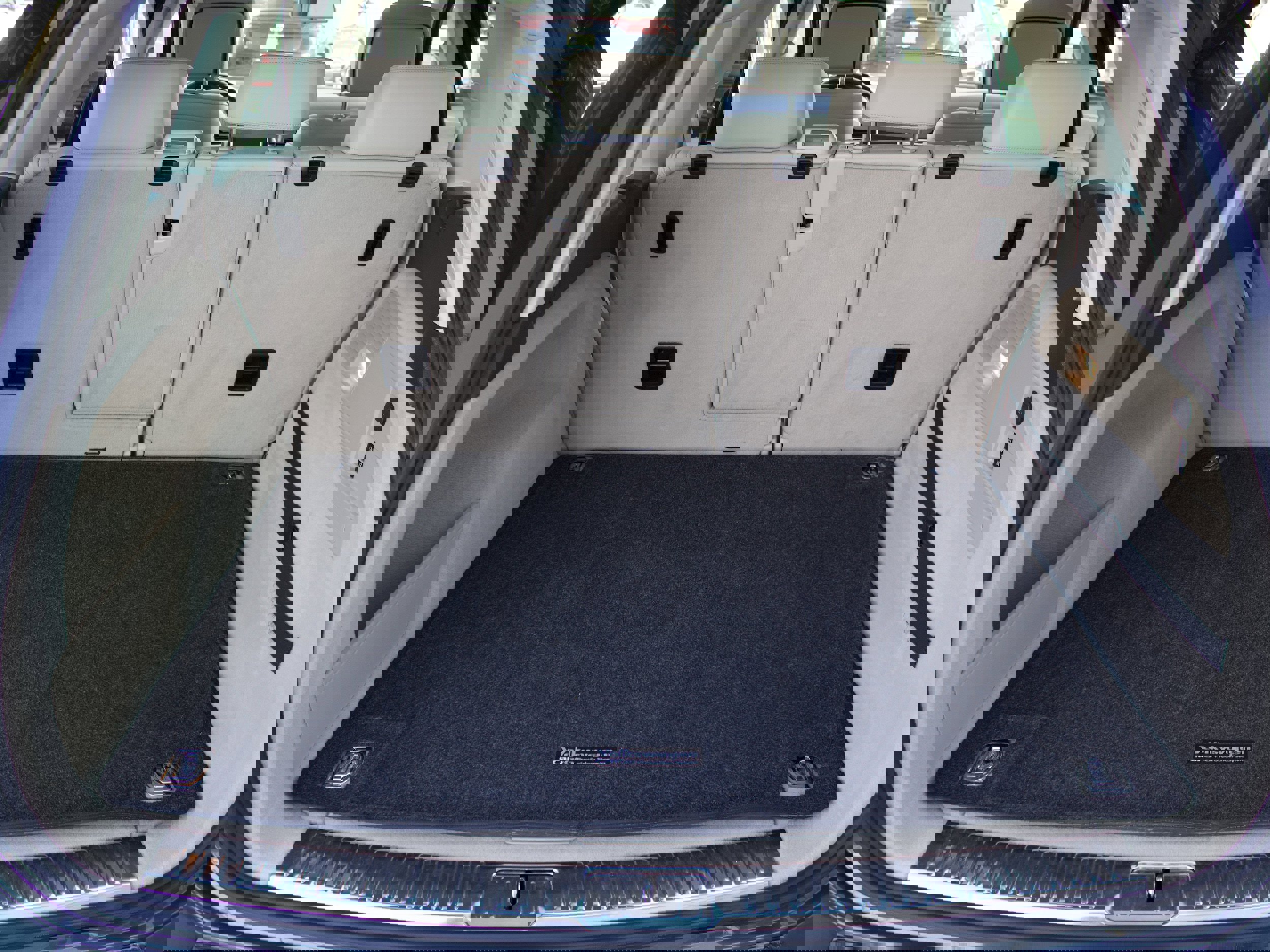 Used 2012 Volkswagen Touareg TDI image 29