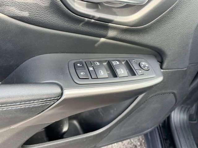 Used 2020 Jeep Cherokee Latitude Plus image 27