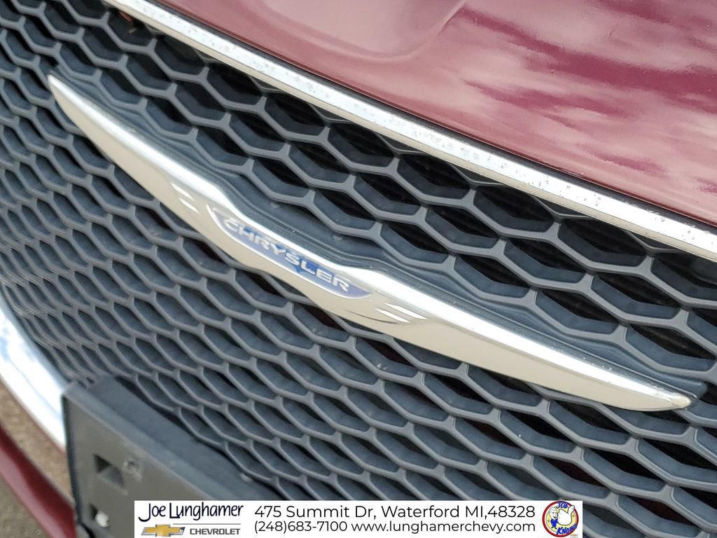 Used 2016 Chrysler 300 Limited image 30