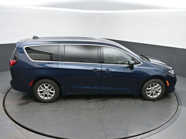 Used 2025 Chrysler Pacifica Select FWD image 43