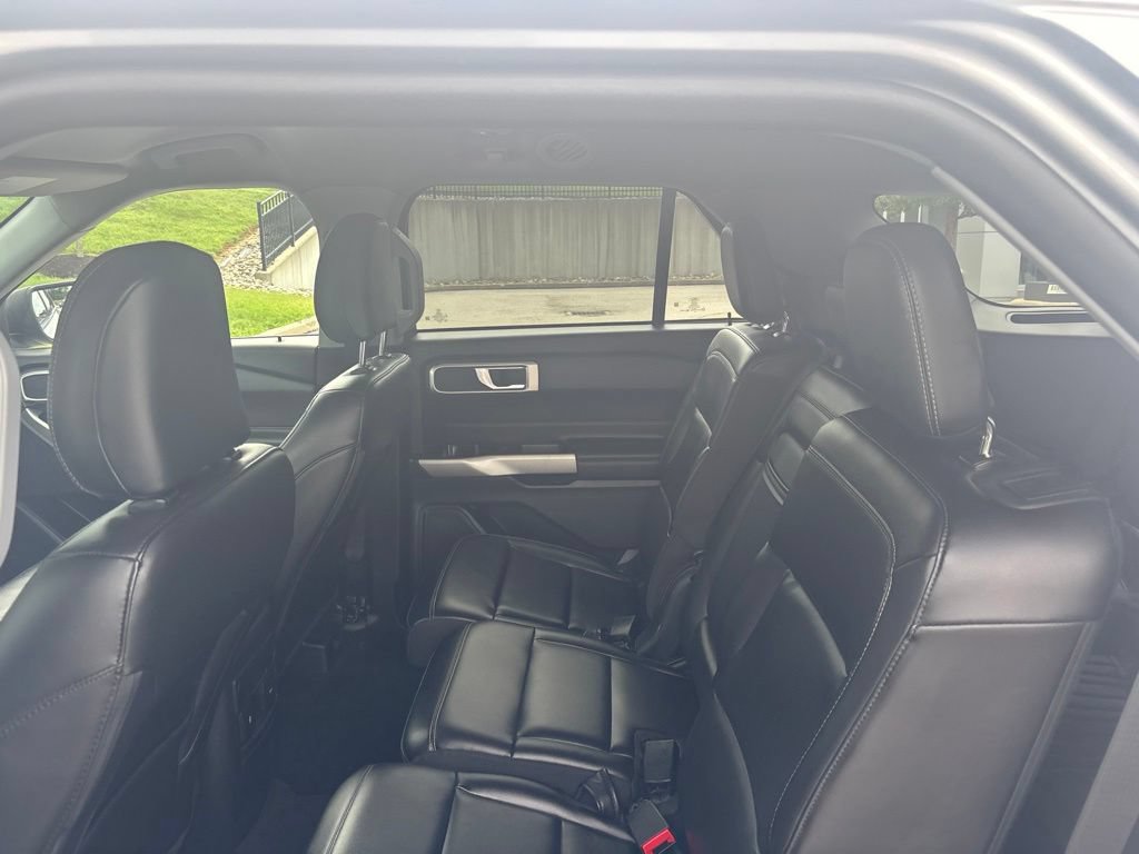 Used 2023 Ford Explorer XLT w/ Equipment Group 202A AWD/4WD image 14