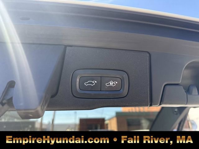 Used 2023 Volvo XC60 B5 Plus image 8