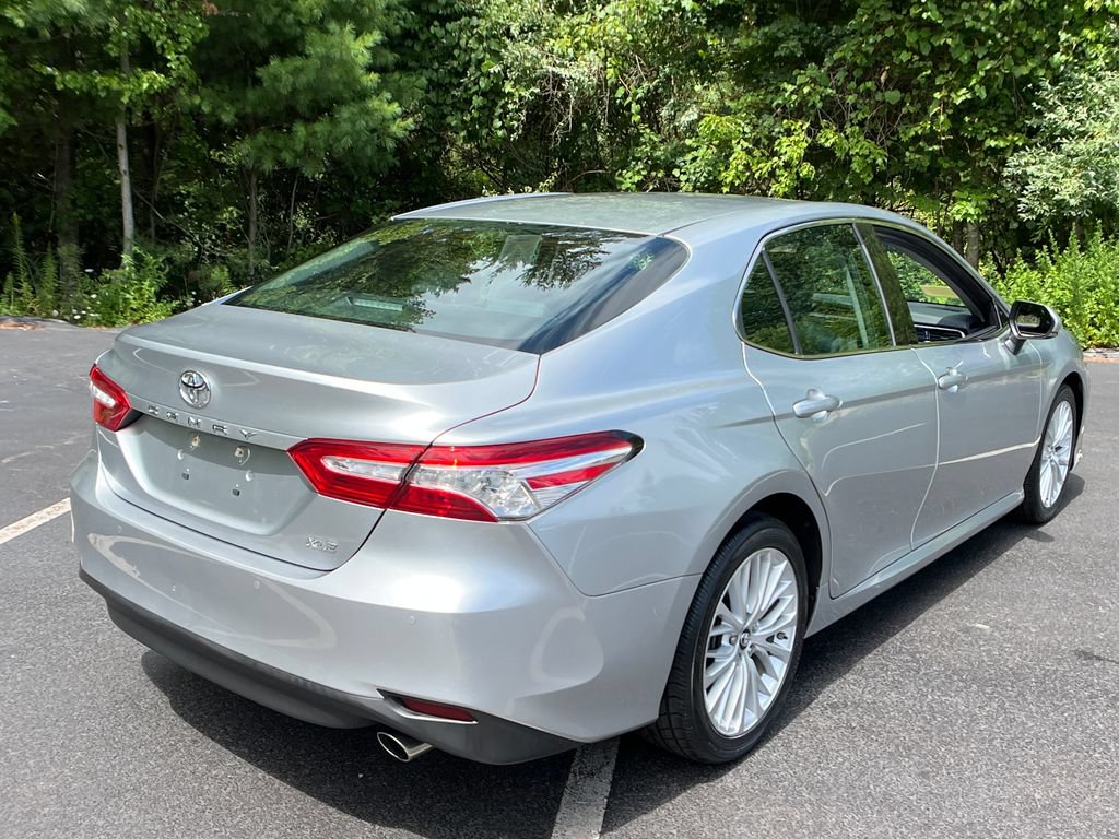 Used 2018 Toyota Camry XLE FWD image 5