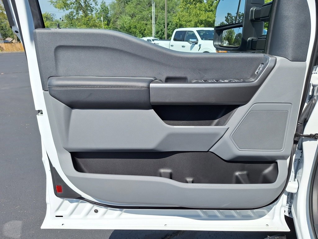 New 2026 Ford F350 XLT image 2