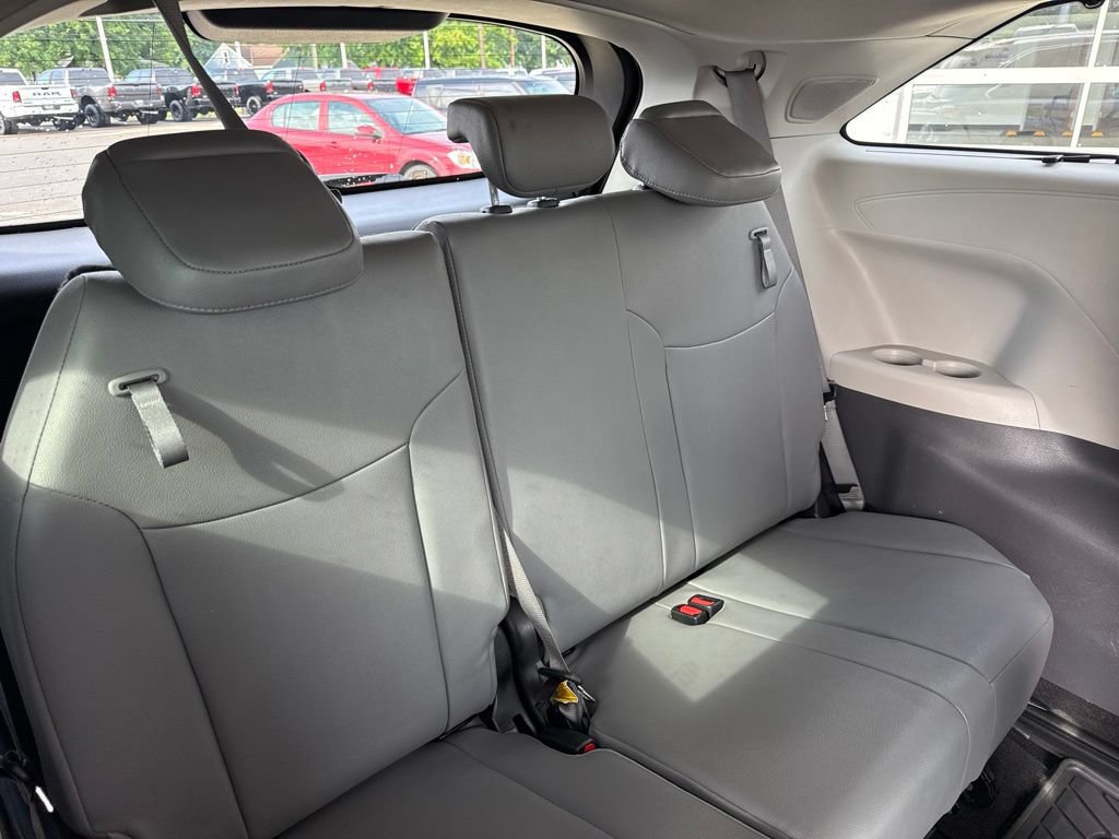Used 2021 Toyota Sienna Limited AWD/4WD image 37
