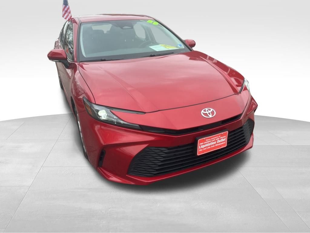 Used 2025 Toyota Camry LE image 31