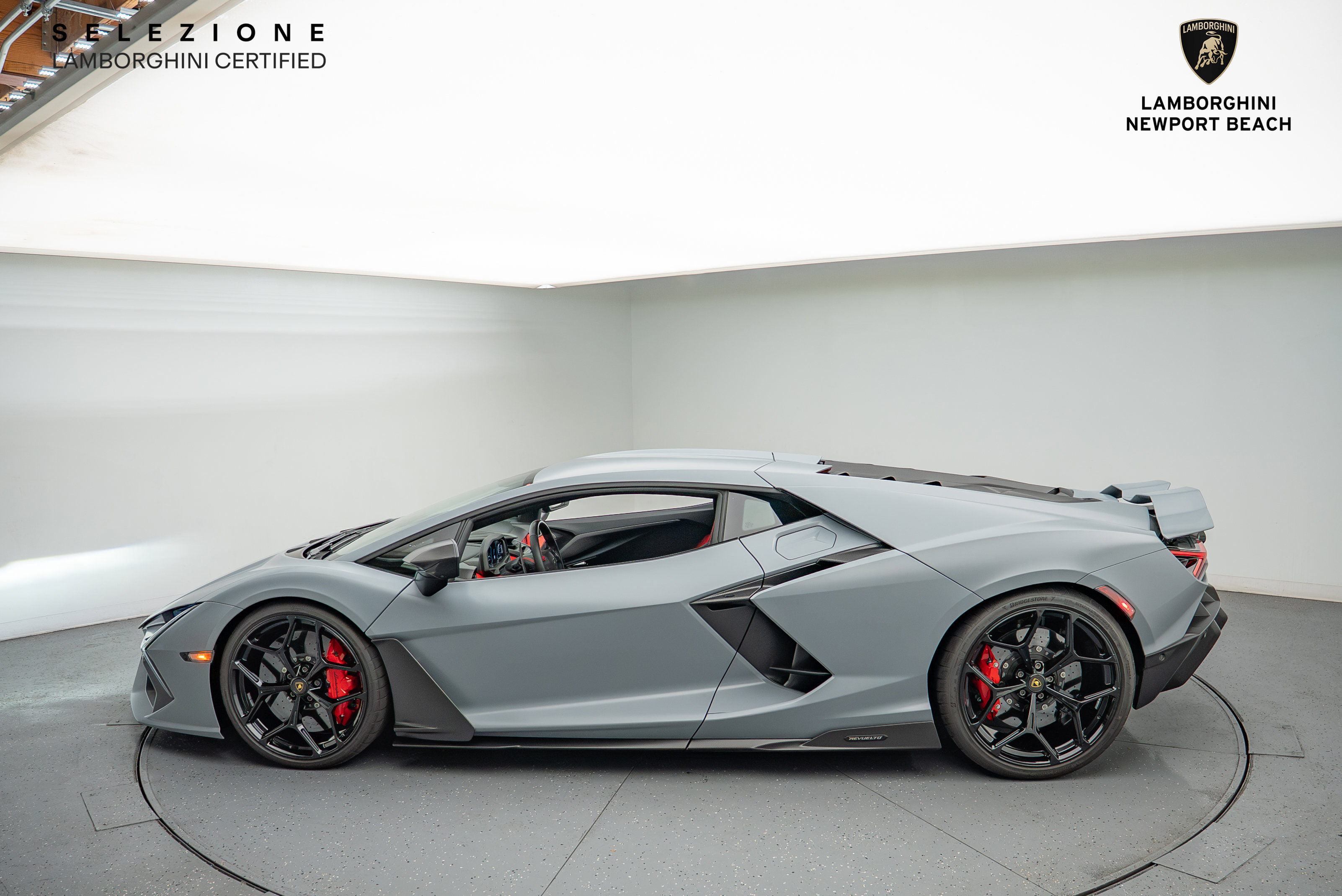 Used 2024 Lamborghini Revuelto image 16
