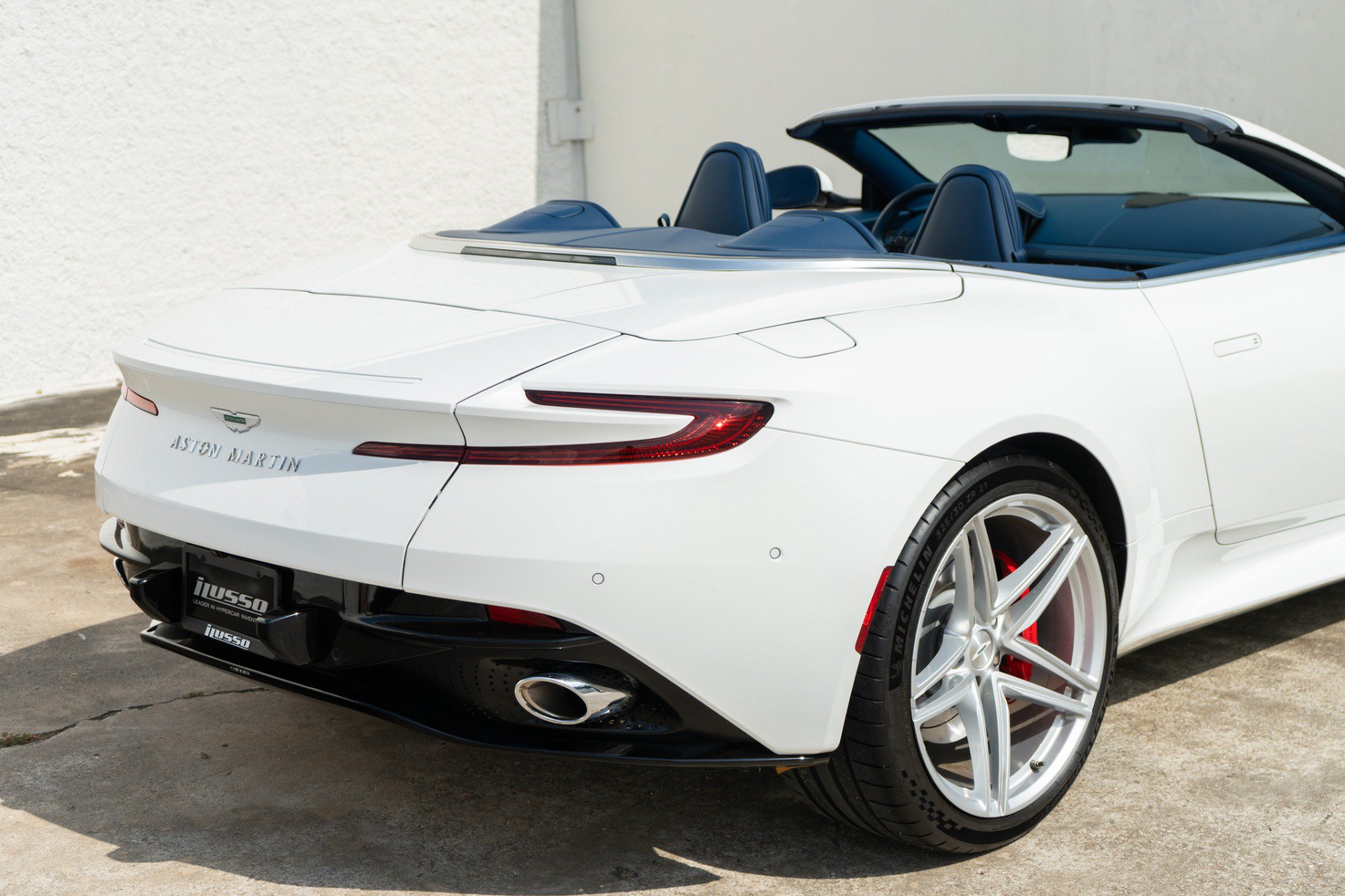Used 2025 Aston Martin DB12 Convertible RWD image 20
