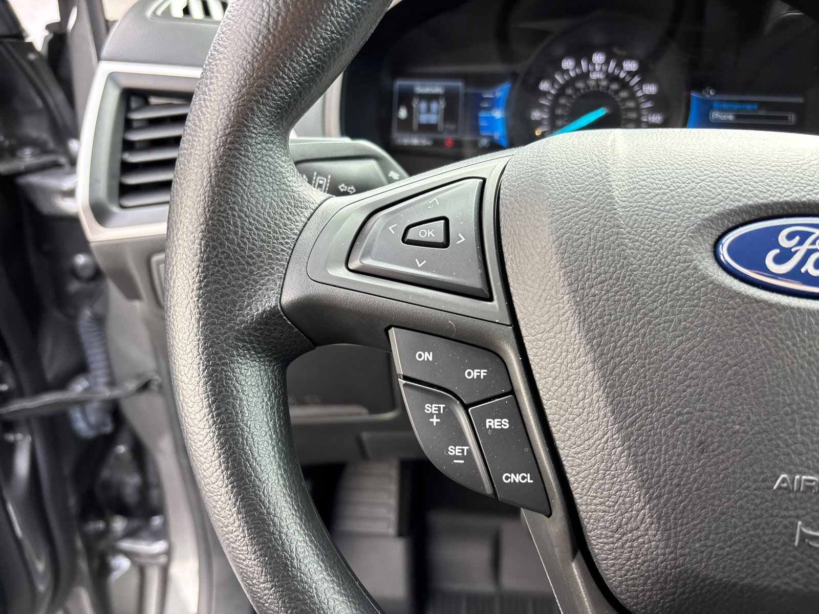 Used 2023 Ford Edge SE w/ Black Appearance Package image 17