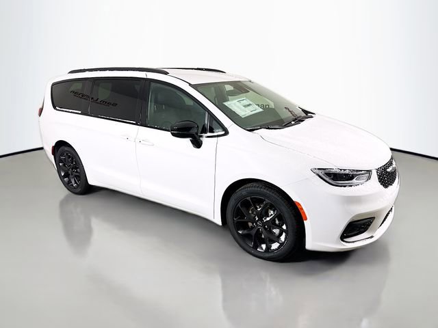 New 2026 Chrysler Pacifica Select w/ S Appearance Package