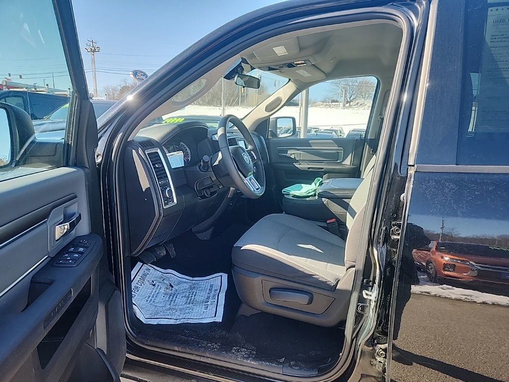 Used 2024 RAM 1500 Classic SLT AWD/4WD image 9