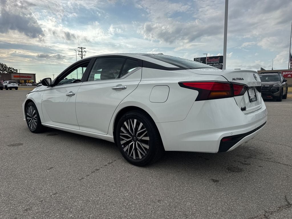 Used 2025 Nissan Altima 2.5 SV FWD image 4