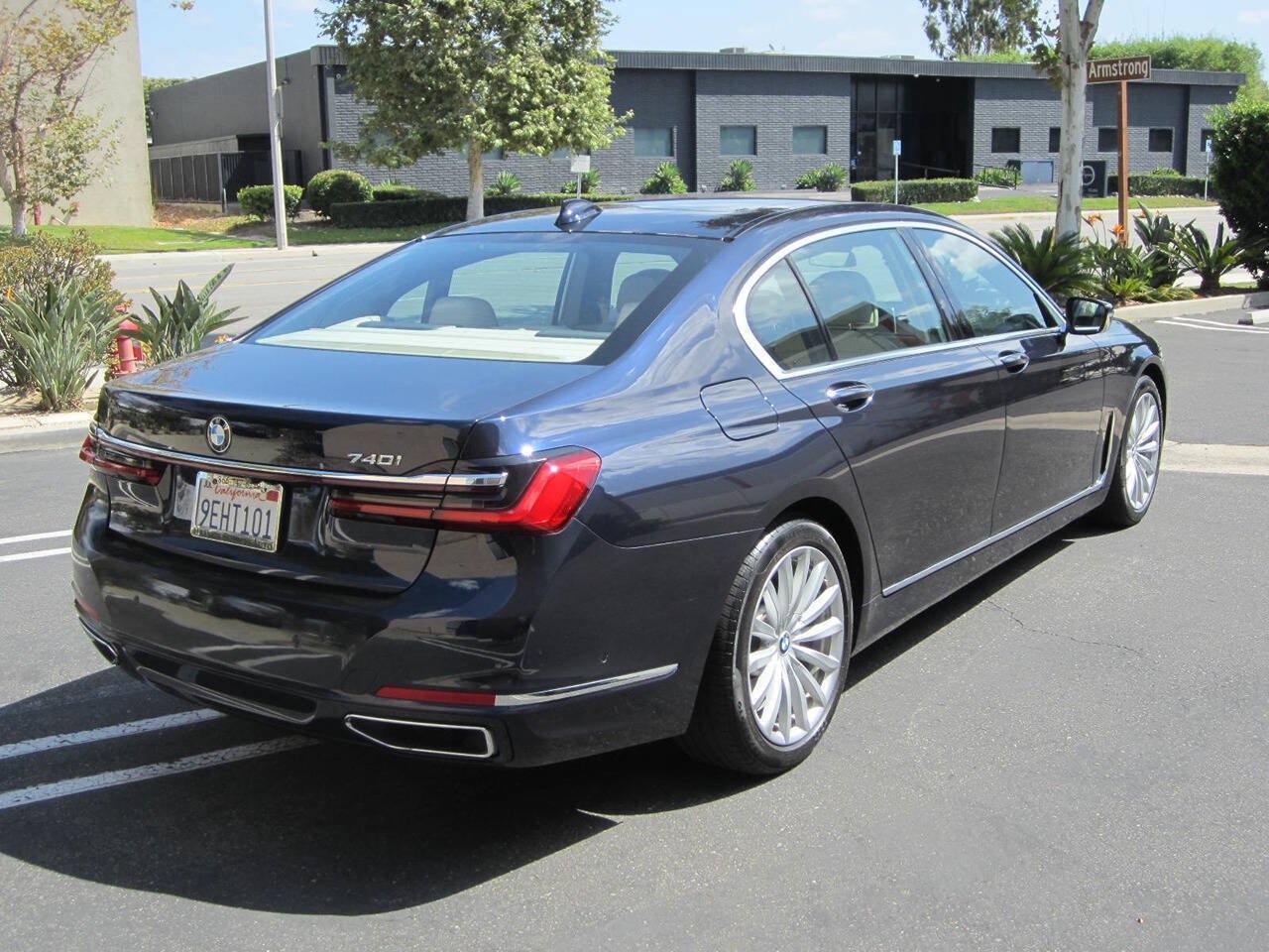 Used 2020 BMW 740i w/ Premium Package RWD image 3