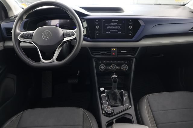 Used 2024 Volkswagen Taos SE w/ Panoramic Sunroof Package AWD/4WD image 2