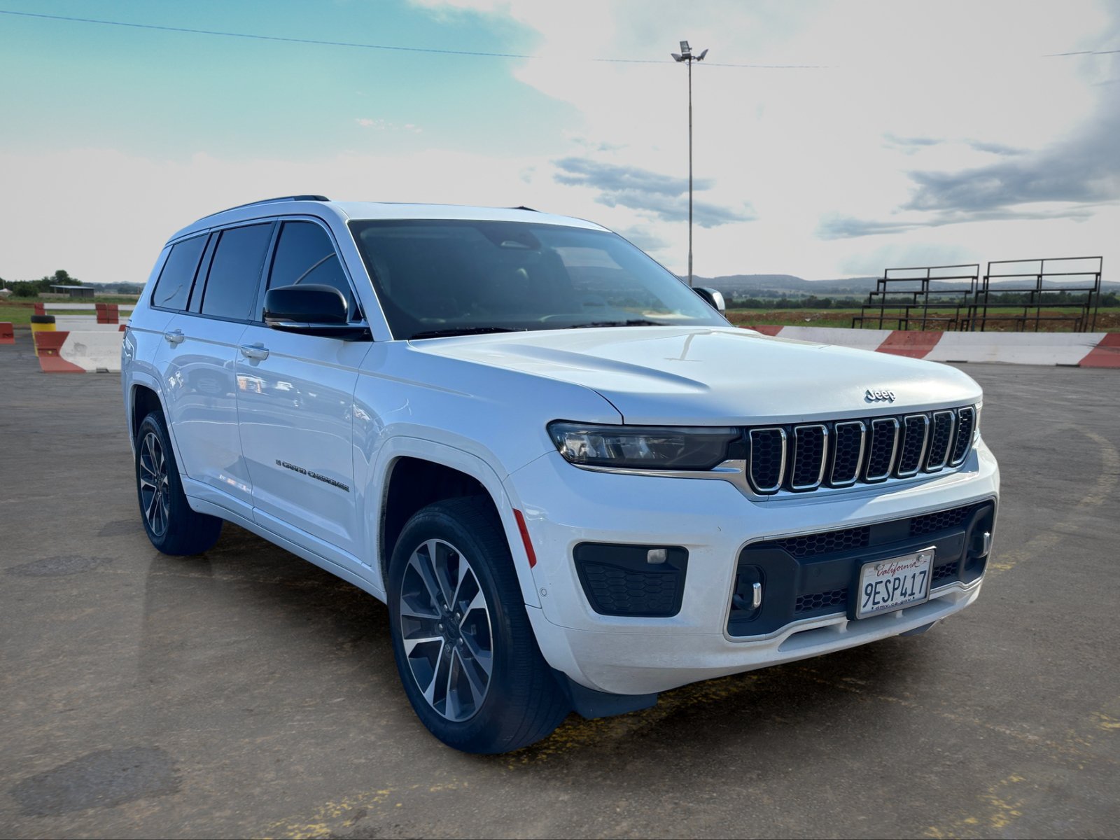 Used 2023 Jeep Grand Cherokee L Overland AWD/4WD image 2