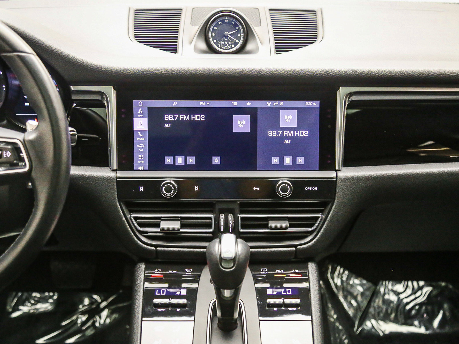 Certified 2024 Porsche Macan AWD/4WD image 17