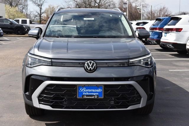 New 2025 Volkswagen Taos SEL image 4