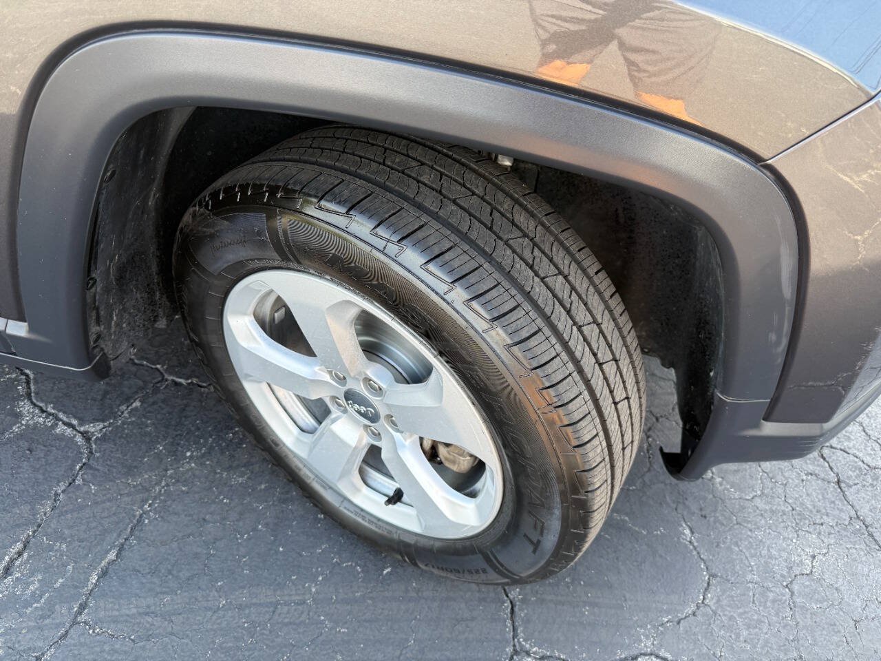 Used 2019 Jeep Compass Latitude w/ Cold Weather Group AWD/4WD image 26