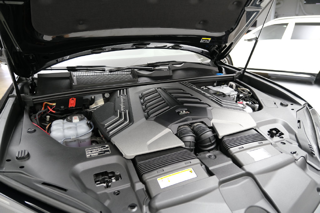 Used 2025 Lamborghini Urus SE AWD/4WD image 57