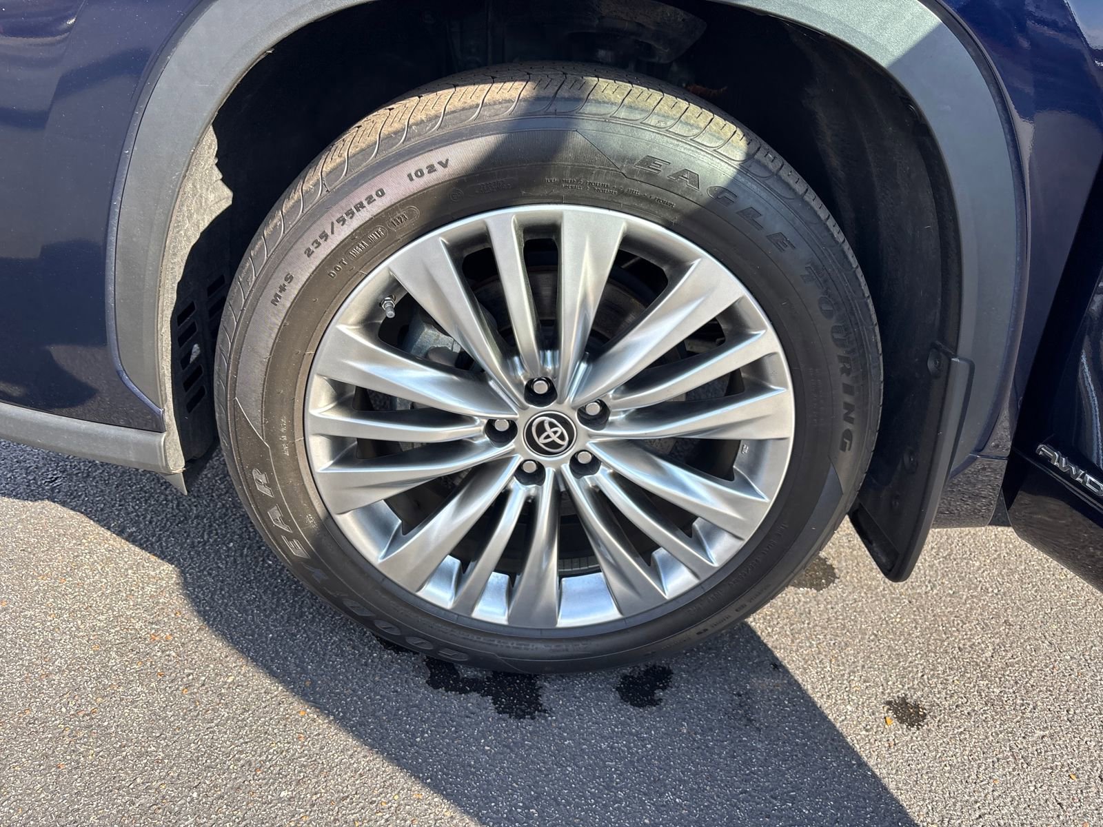 Used 2023 Toyota Highlander Platinum image 28