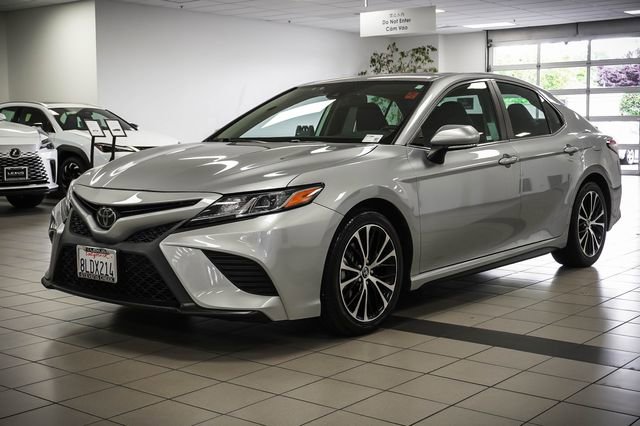 Used 2019 Toyota Camry SE w/ Audio Package FWD image 3