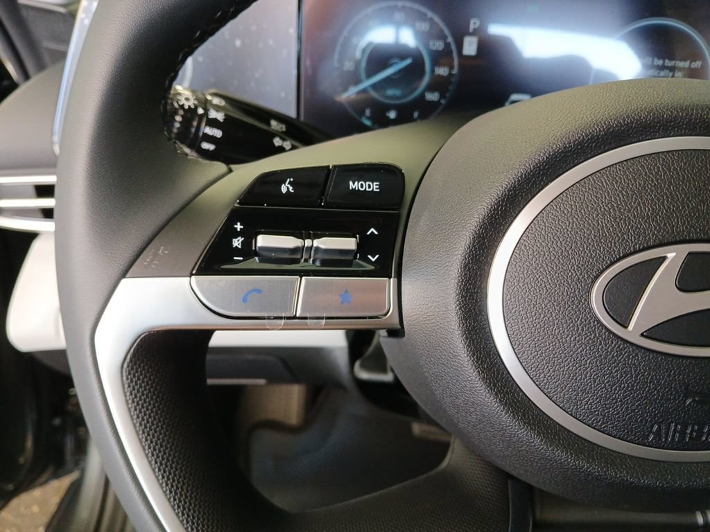 New 2026 Hyundai Elantra Limited FWD image 19