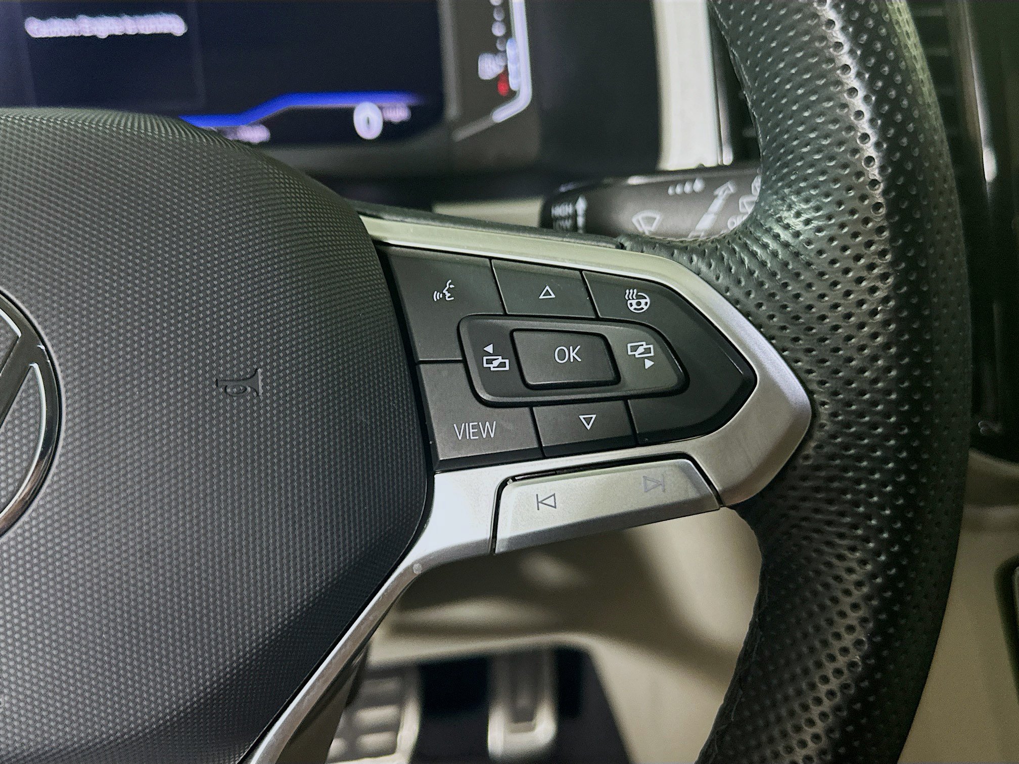 Used 2022 Volkswagen Atlas SEL R-Line AWD/4WD image 17