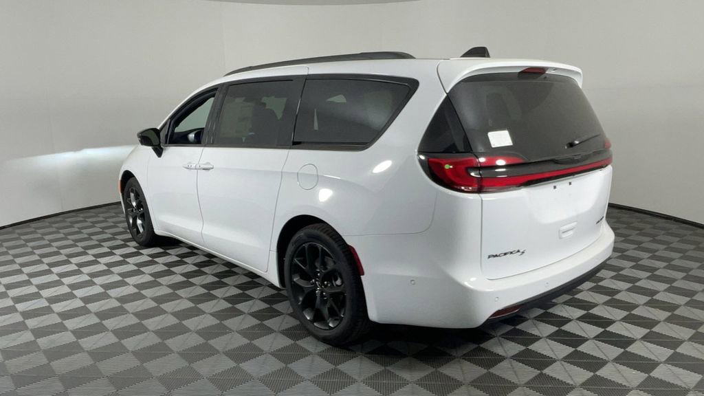 New 2025 Chrysler Pacifica Limited image 6